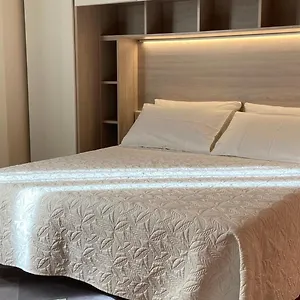 Indipendent With Terrace - Parking Apartamento